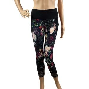 Athleta Black Orchid Relay 2.0 Capri Size S Floral